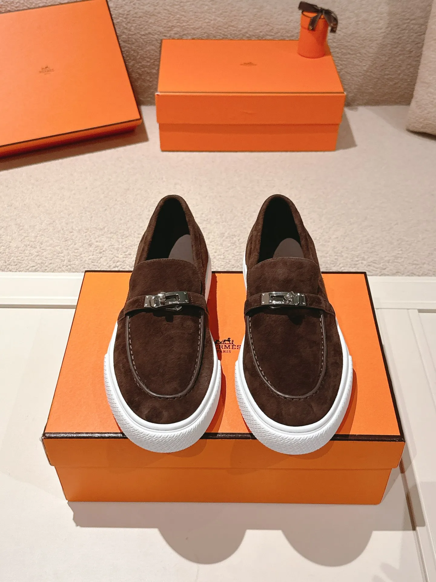 Men's shoes 💰640💰 Hermes# New Kelly buckle thick-soled loafers. Upper: cowhide/suede material. Lining: sheepskin lining. Outsole: exclusive molded outsole. Size: women's size 35-40, men's size 39-45 (female 41/male 46 customized, non-refundable)